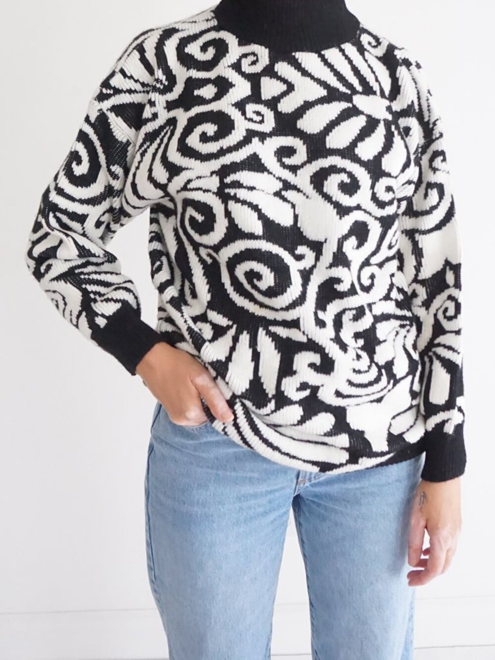 Vintage Black White Floral Scroll Mock Neck Knit Sweater Botanical Pattern L